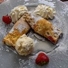 Erdbeerstrudel mit Vanilleeis (Bischofshofbrauerei)