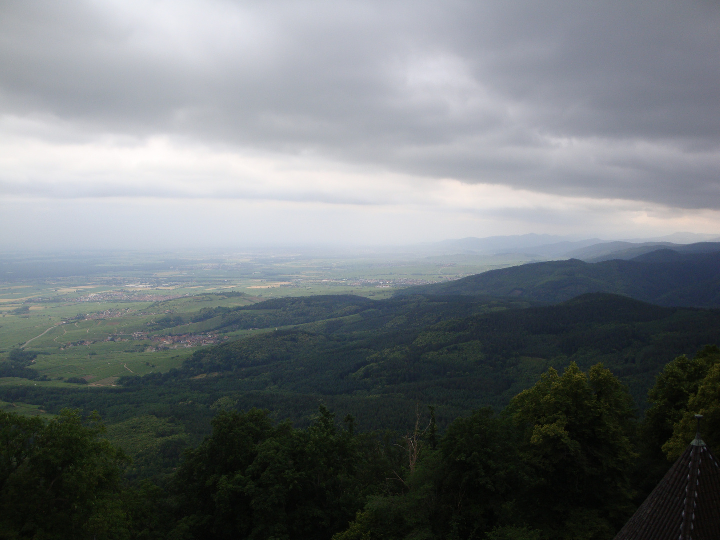 Erde und Wolken