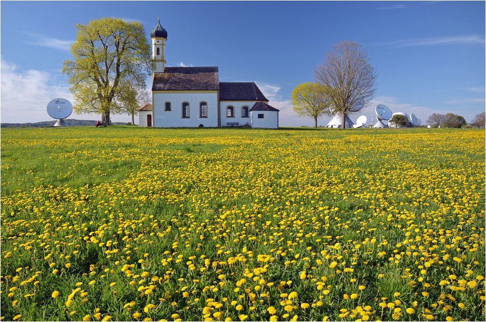 Erdfunkstelle Raisting im Frühling