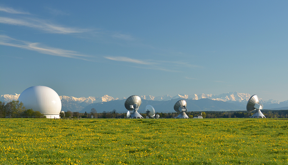 Erdfunkstelle Raisting mit Zugspitze, Wettersteingebirge u.v.a.