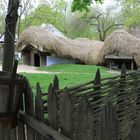 Erdhütte im Museum des rumänischen Dorfes in Bukarest