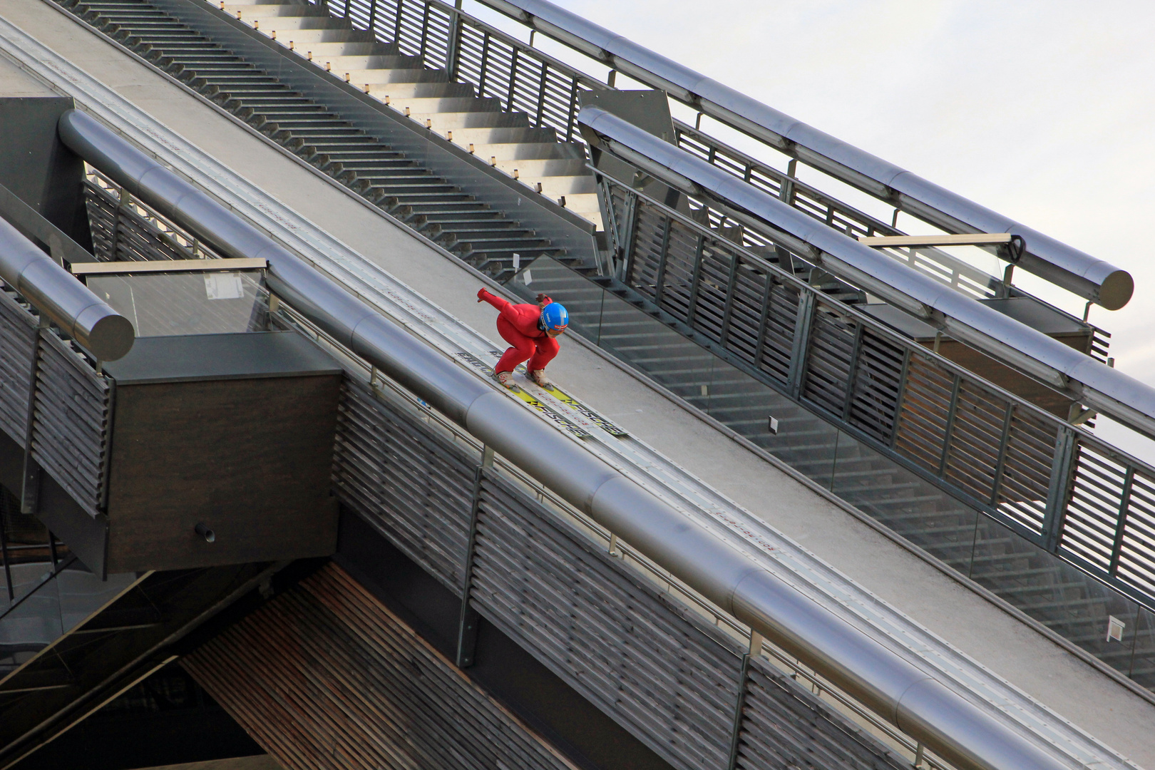 Erdinger Arena Oberstdorf (Anlauf zum Übungssprung von der präparierten Sprungschanze HS 106)