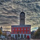 Erdinger Sparkassenturm vor dominanter Wolkenpracht