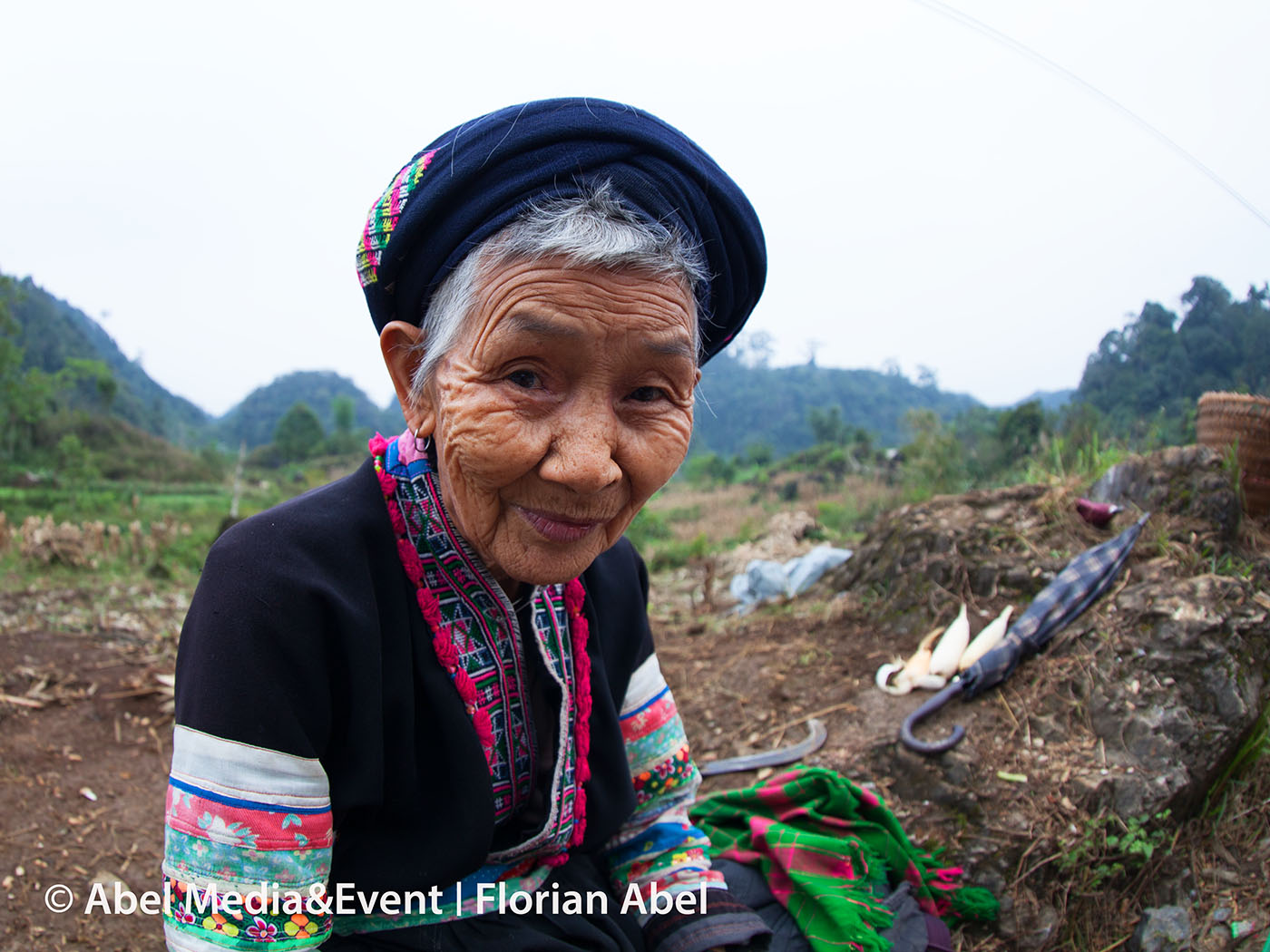 Erdnuss Verkäuferin im nördlichen Gebirge Vietnams