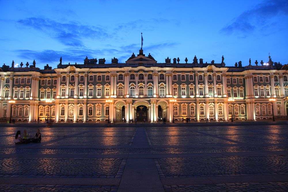 Eremitage in Sankt Petersburg bei Nacht