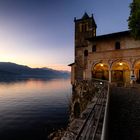 Eremo di Santa Caterina del Sasso al tramonto