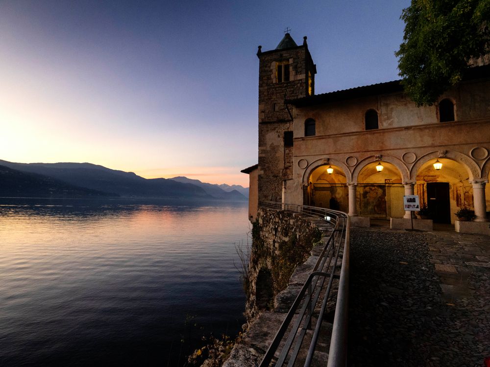 Eremo di Santa Caterina del Sasso al tramonto