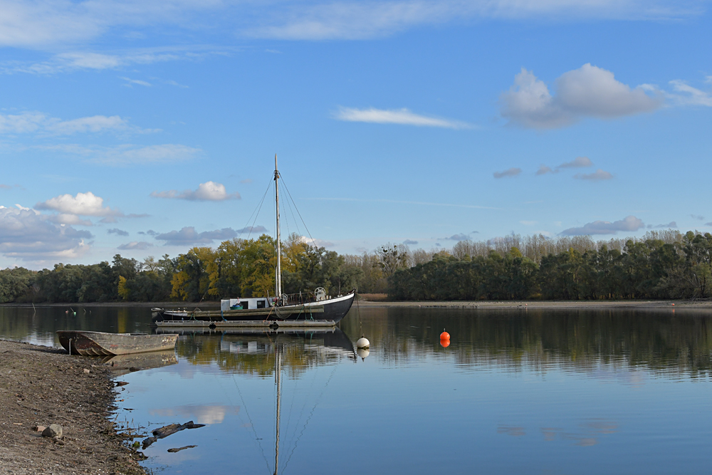 Erfelder Altrhein: Das Fischerboot 03