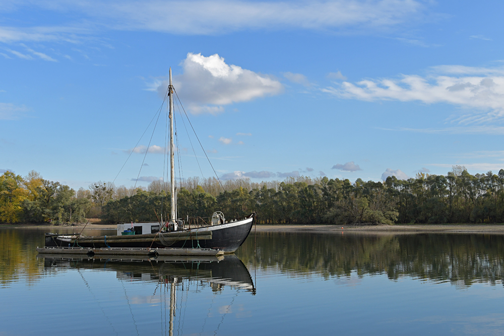 Erfelder Altrhein: Das Fischerboot 04