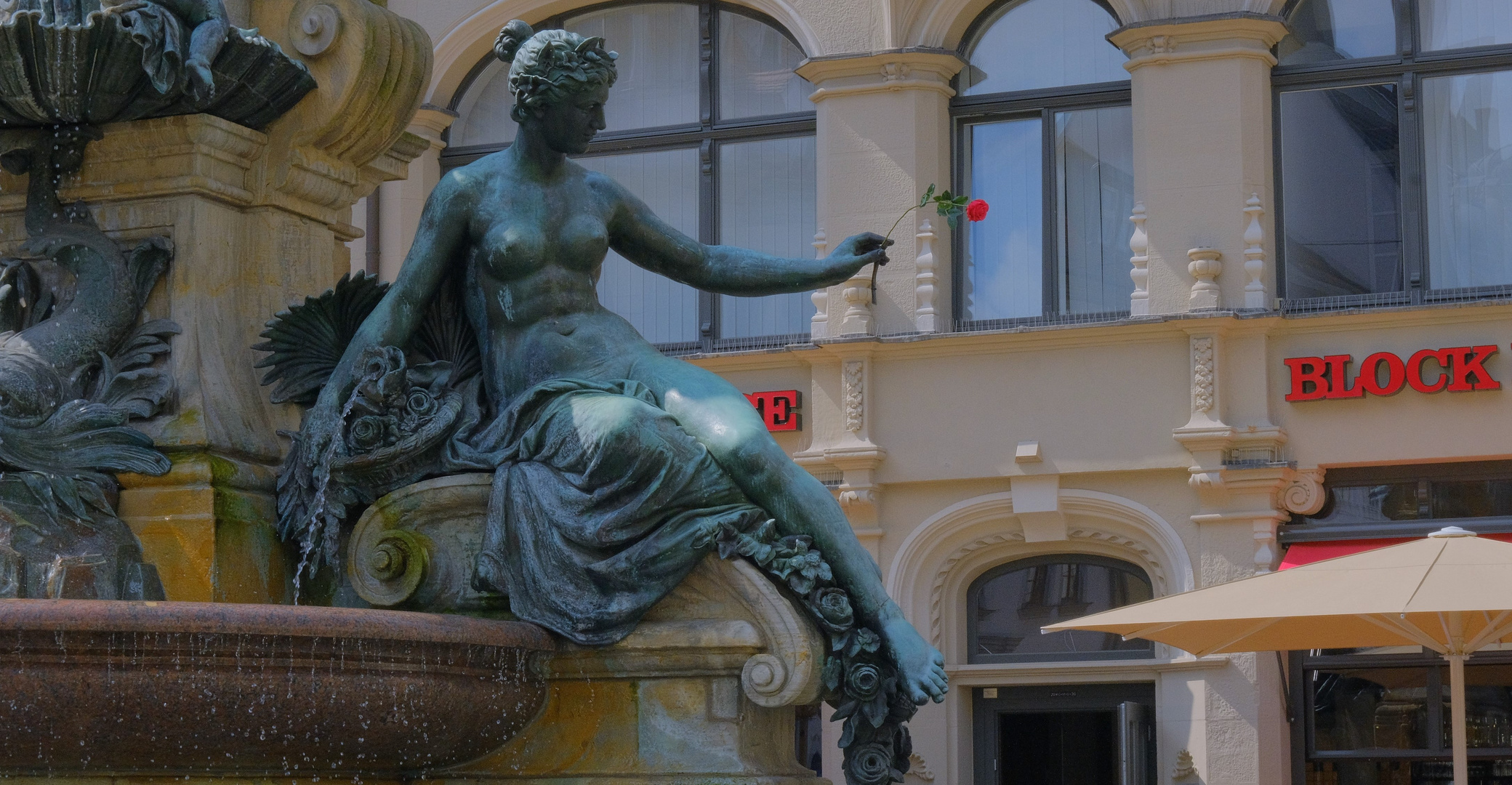 Erfurt, Angerbrunnen, Detail (Erfurt, el fuente "Angerbrunnen", detalle)