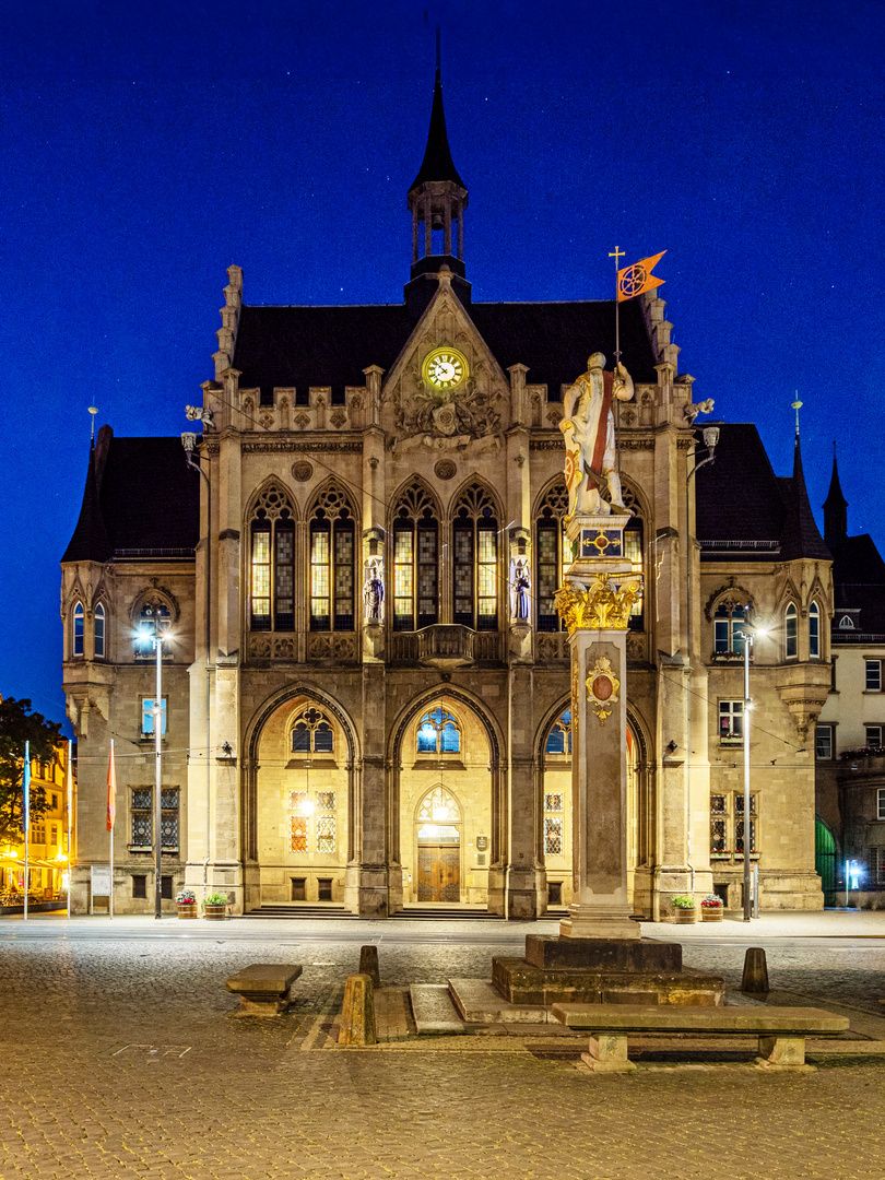 Erfurt. Rathaus am Fischmarkt. Blaue Stunde