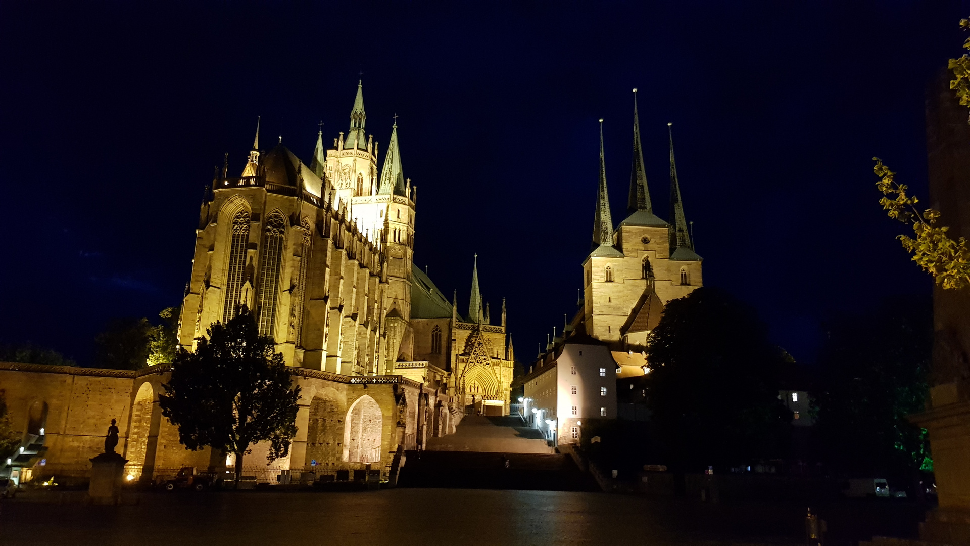 Erfurter Dom und Severikirche bei Nacht