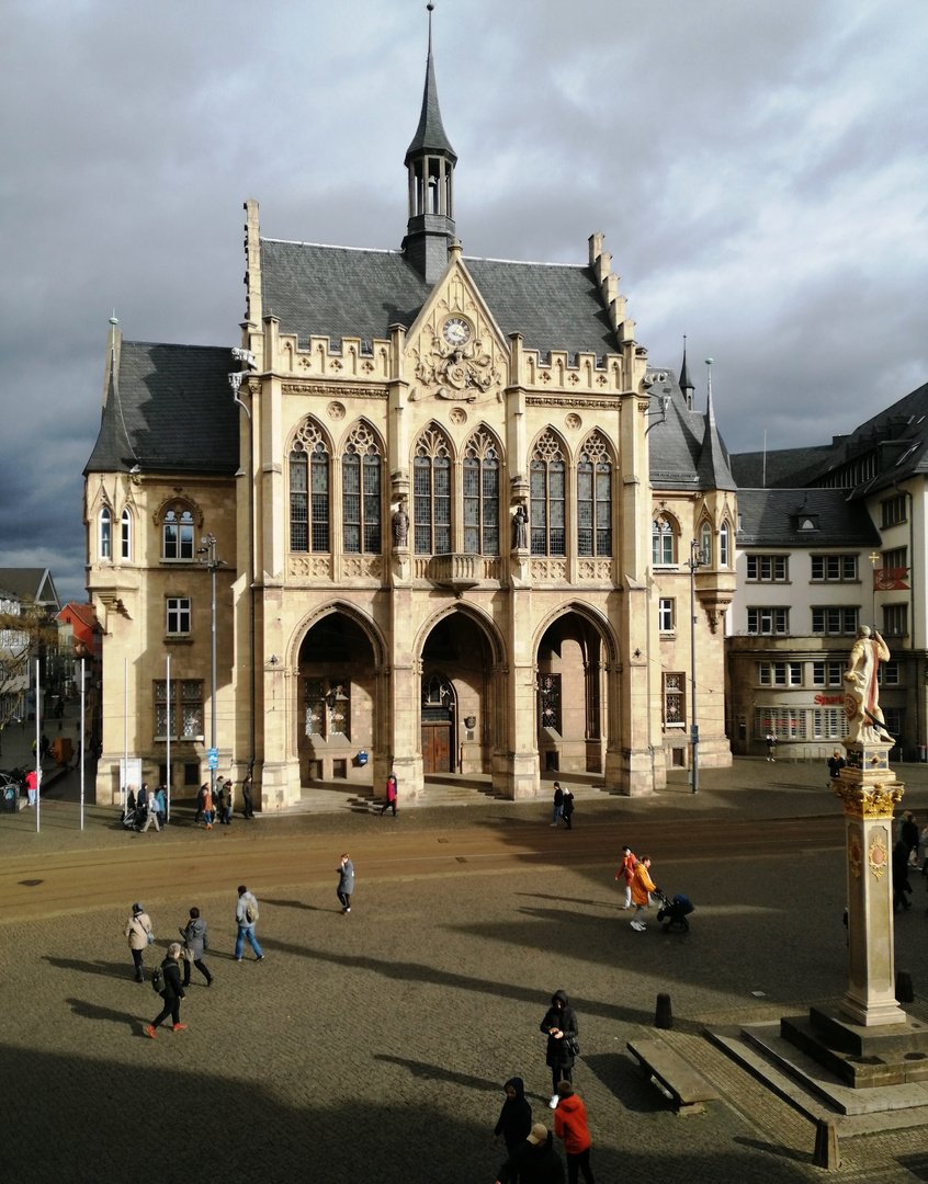 Erfurter Fischmarkt mit Rathaus