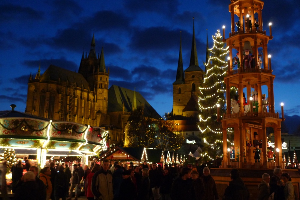 Erfurter Weihnachstmarkt in der blauen Stunde