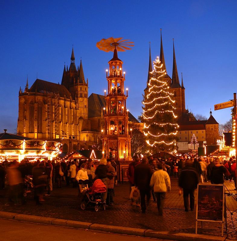 Erfurter Weihnachtsmarkt zur blauen Stunde