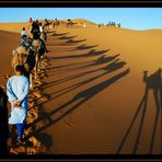 Erg Chebbi – Tiefe Sonne, lange Schatten