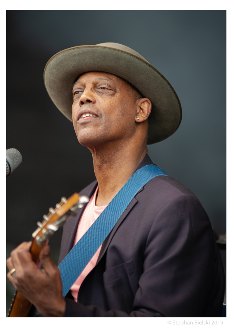 Eric Bibb