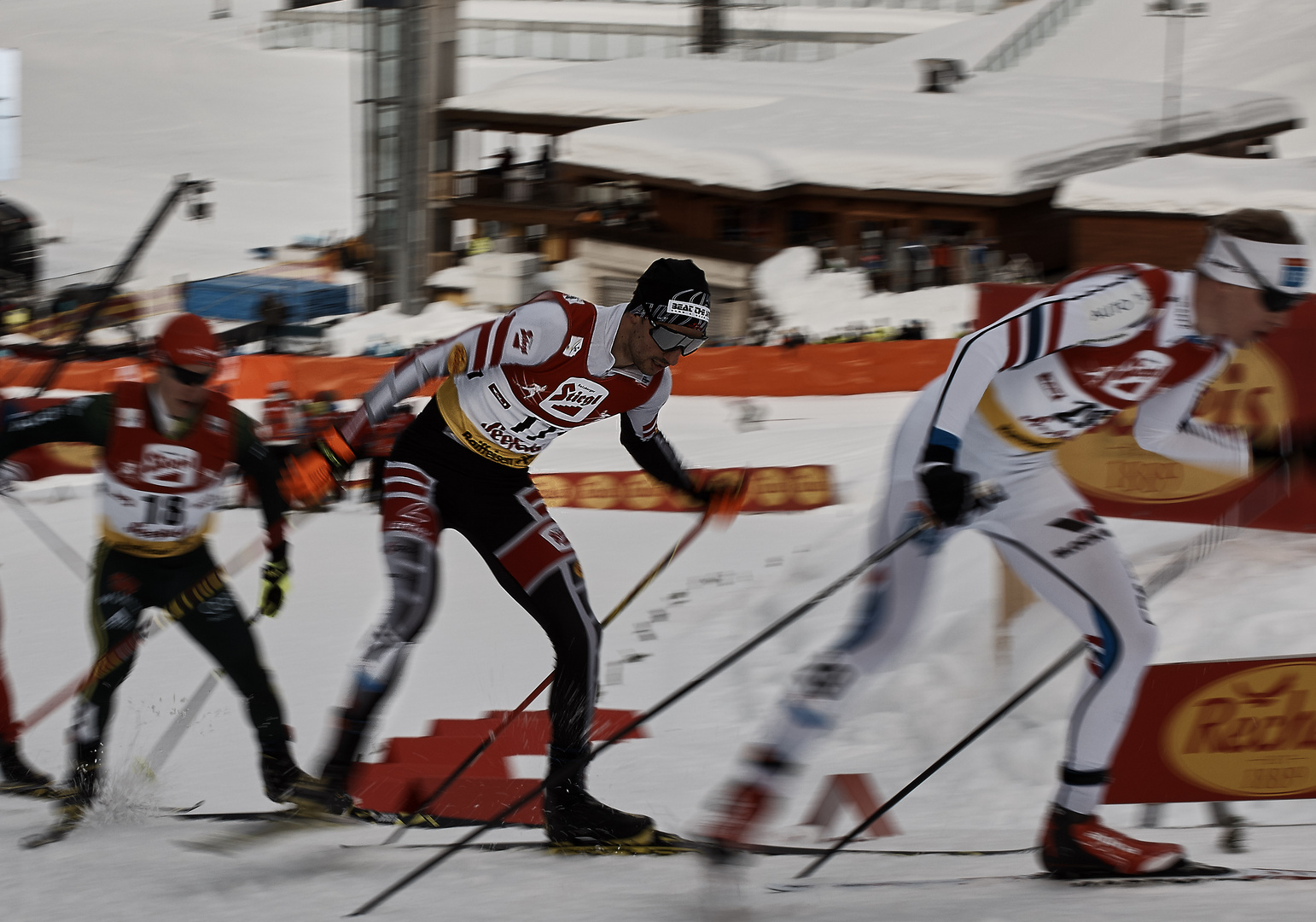 Eric Frenzel zum Weltcup 2018 in Seefeld trägt die Flagge zu den Olympischen Spielen 2018