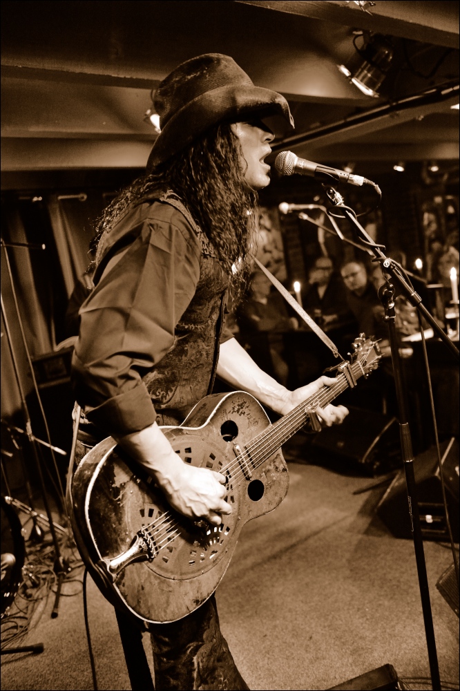 Eric Sardinas IV