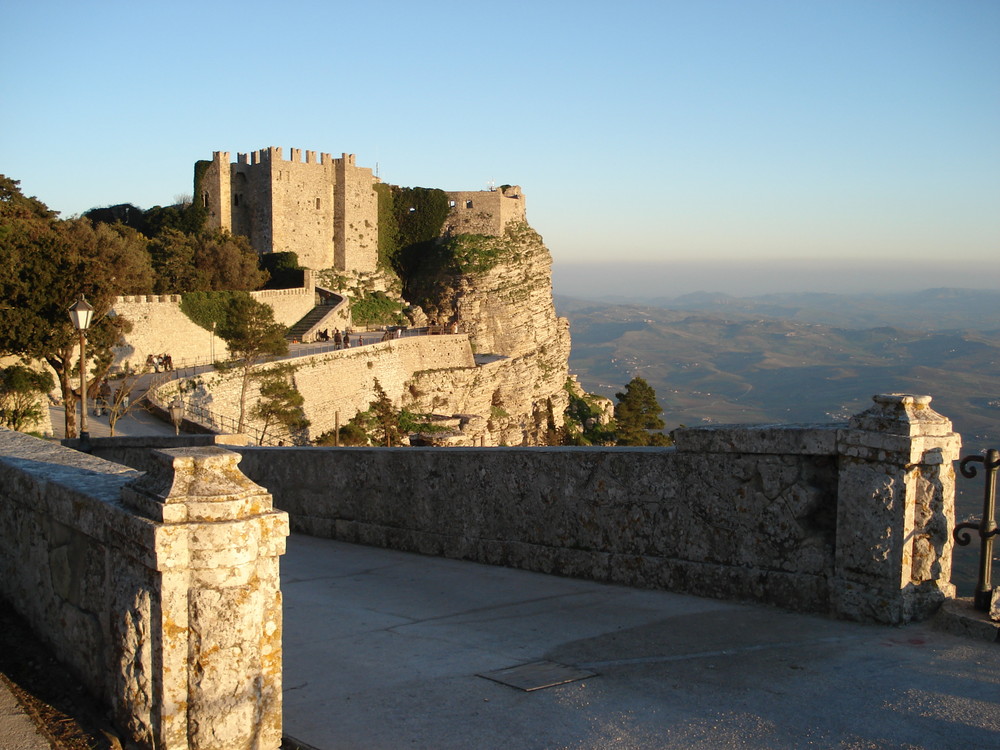 erice castello e viottolo