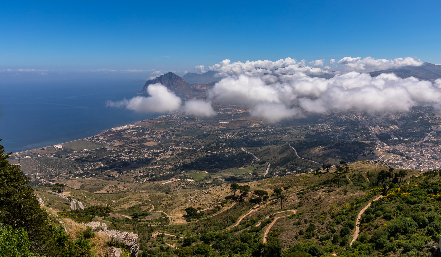 Erice trohnt hoch oben auf dem gleichnamigen, rund 750 Meter hohen Berg Monte Erice.