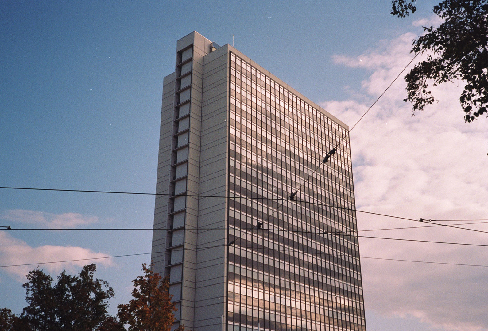 Erich Schelling - Hochhaus im Internationalen Stil