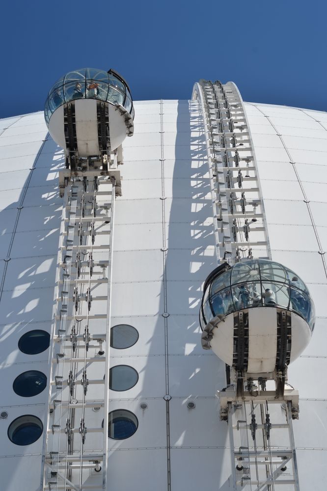 Ericsson Globe mit Außenaufzügen