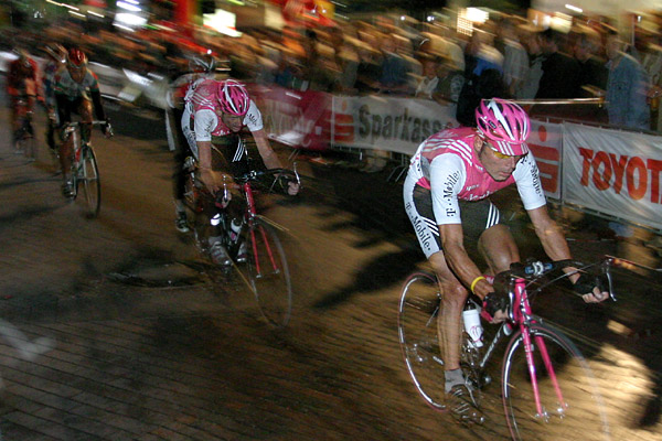 Erik Zabel mit dem Telekom-Team bei der Unnaer Radnacht