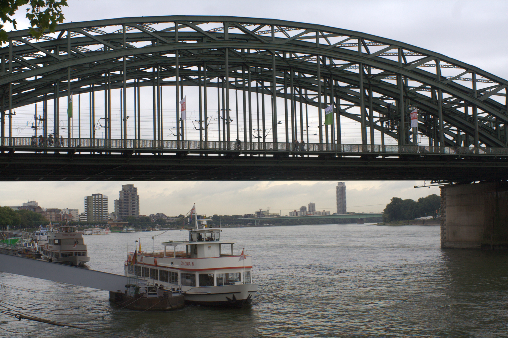 Erinnern in Köln - Hohenzollernbrücke und Rhein