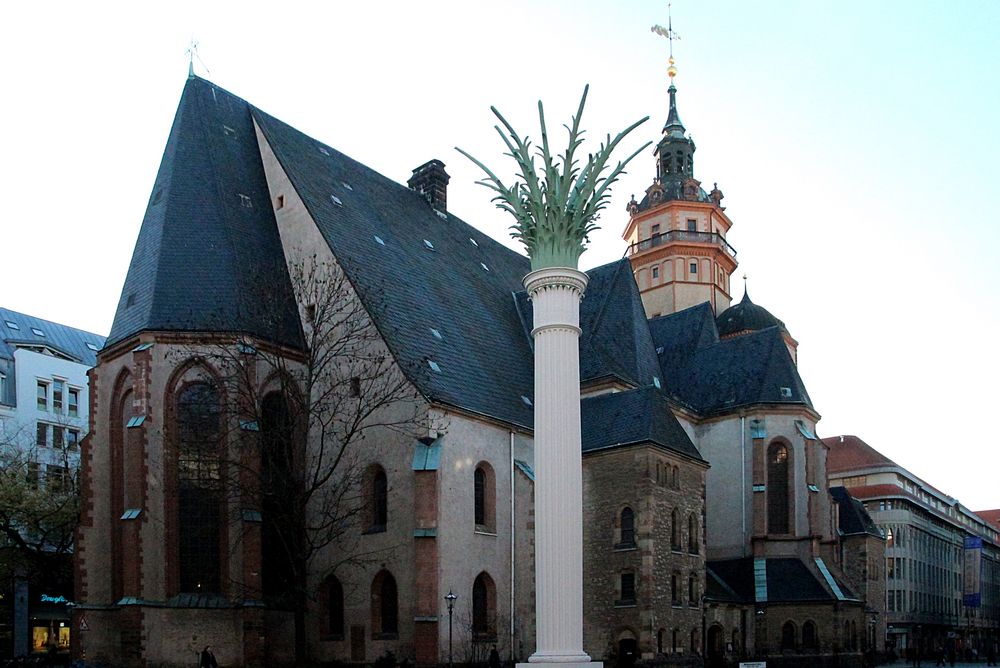 Erinnerungssäule an der Nikolaikirche Leipzig