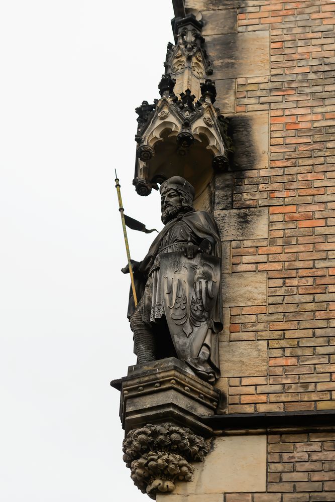 Erkerfigur am Georgsplatz