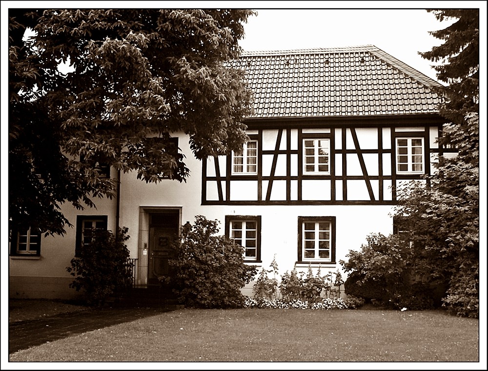 Erkrather Impressionen - Pfarrhaus St. Johannes der Täufer