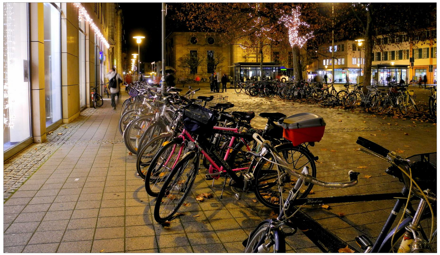 Erlangen 2011, bicicletas en la plaza de los Hugenotten (Fahrräder auf dem Hugenottenplatz)