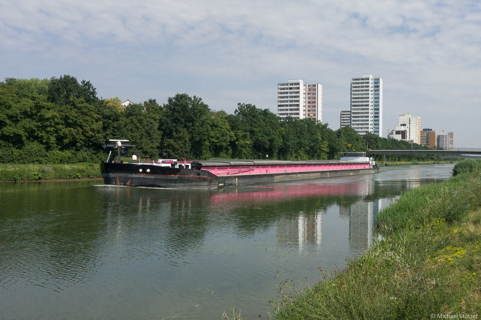 Erlangen - Schiff auf dem Kanal