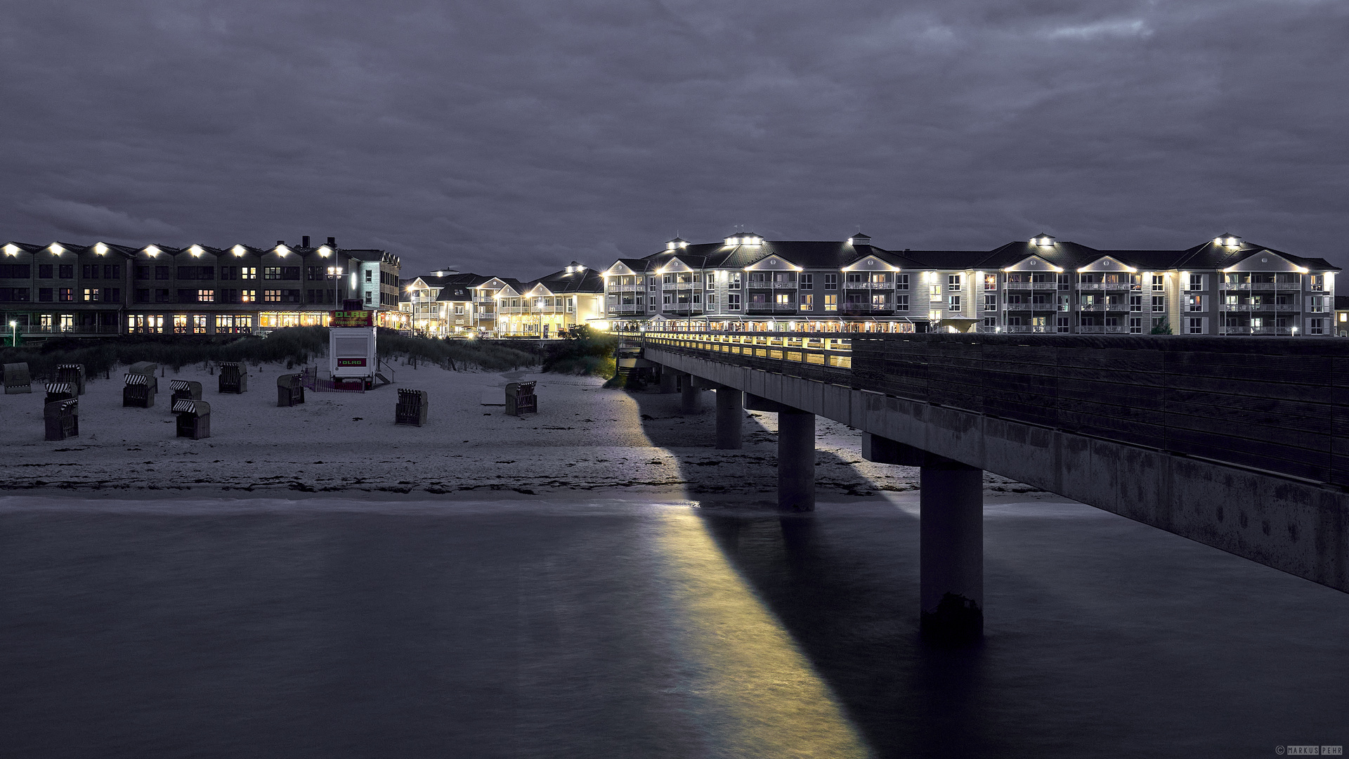 Erlebnis-Seebrücke bei Nacht