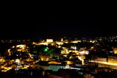 Erleuchtete Altstadt in der Nacht