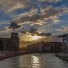 Erleuchtung über dem Kanzlerinnenamt und Geistesblitz im Bundestag