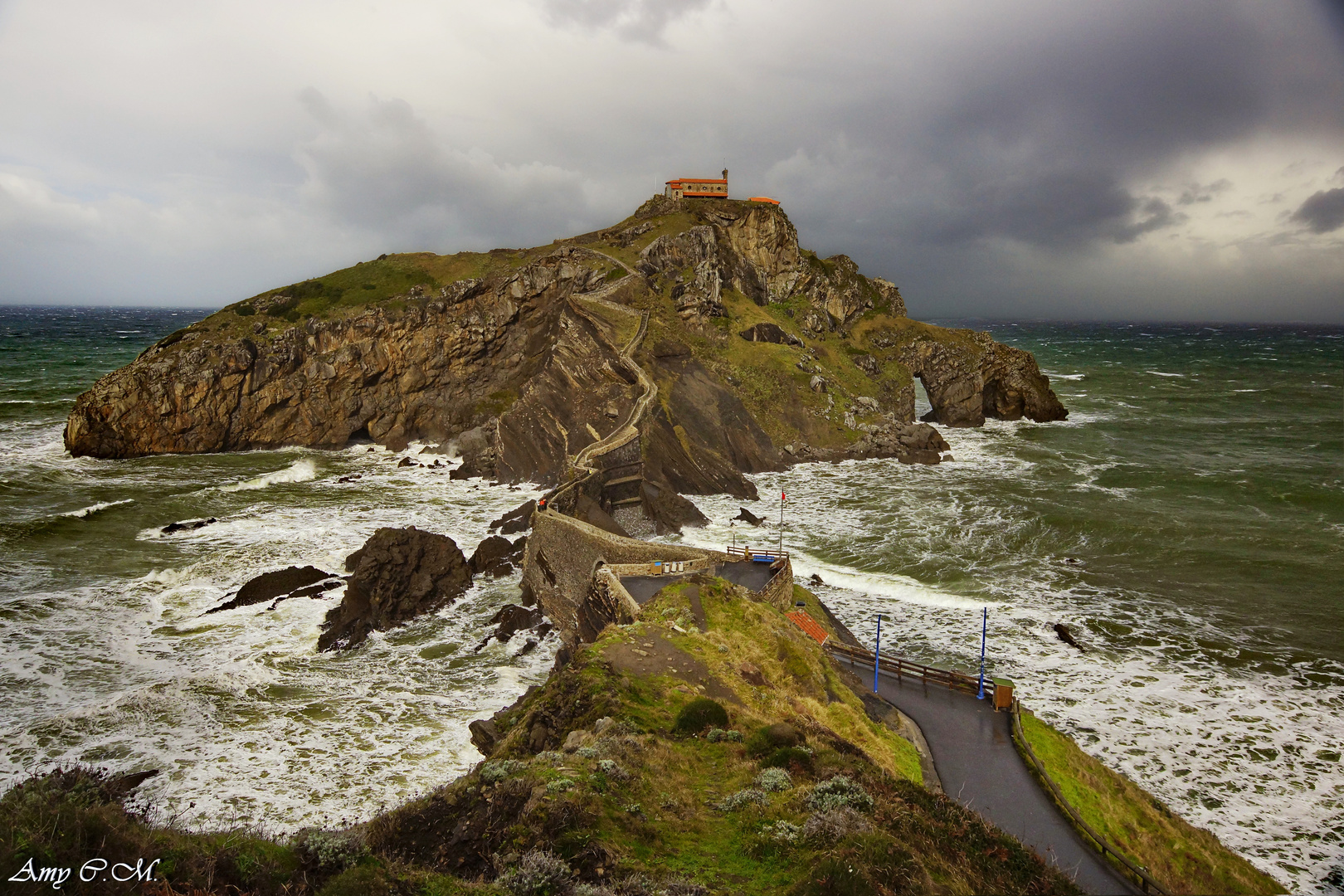 ERMITA DE SAN JUAN DE GAZTELUGATXE. (Bermeo).Dedicada a NÉLIDA GIL YAÑEZ.