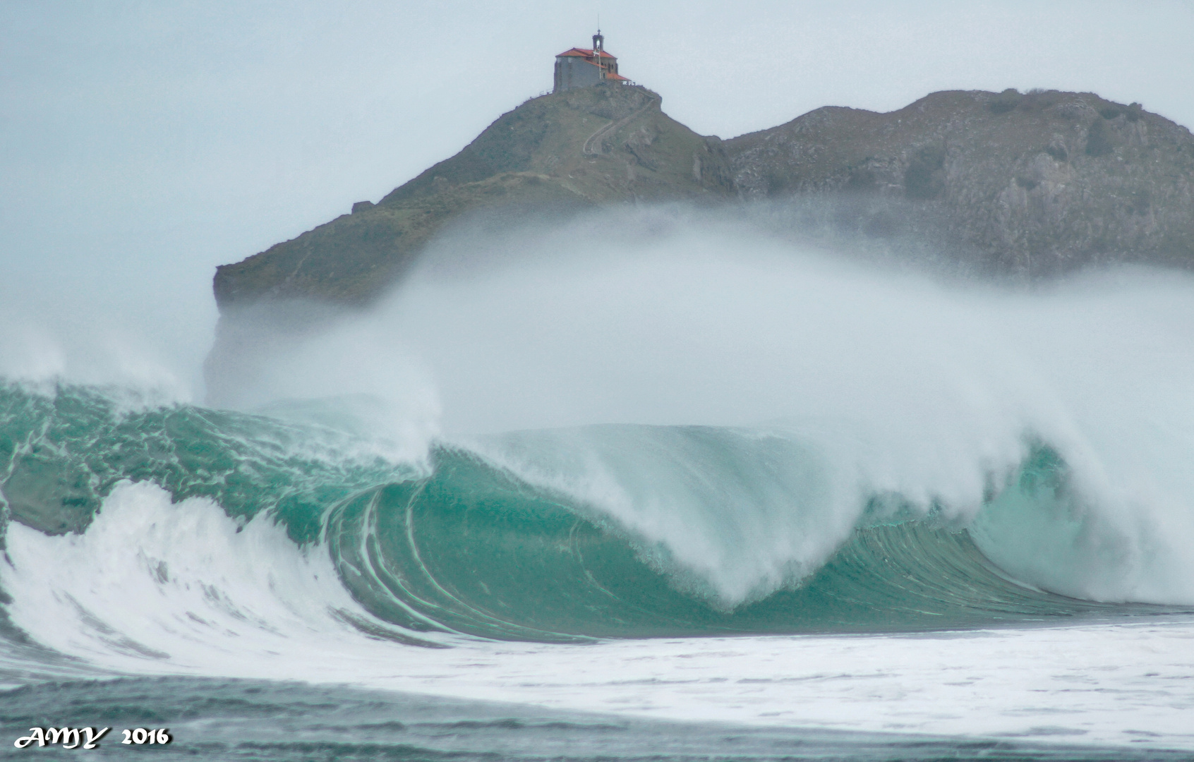 ERMITA de San Juan de GAZTELUGATXE (PAIS VASCO). In Memoriam  Mª ISABEL CALVO MARCOS.