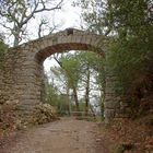 Ermitage de St Jean du Puy, Provence ...  le porche d'entrée