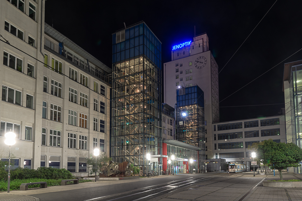 Ernst-Abbe-Platz bei Nacht