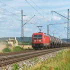 Erntemaschine und Eisenbahn