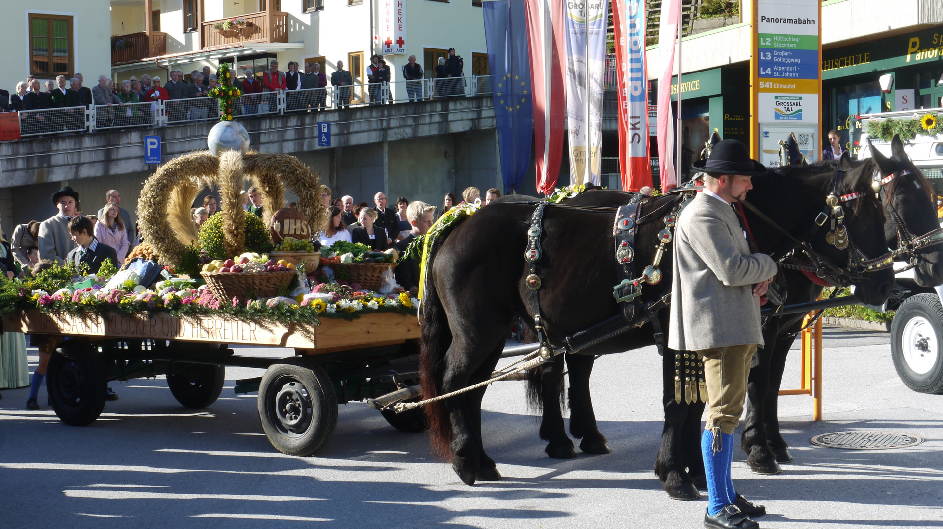 Erntewagen mit der Erntekrone