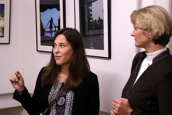 Eröffnung 6.Tecklenburger Fotoherbst Laura Purrmann Harnau links mit Anja Karliczek MdB