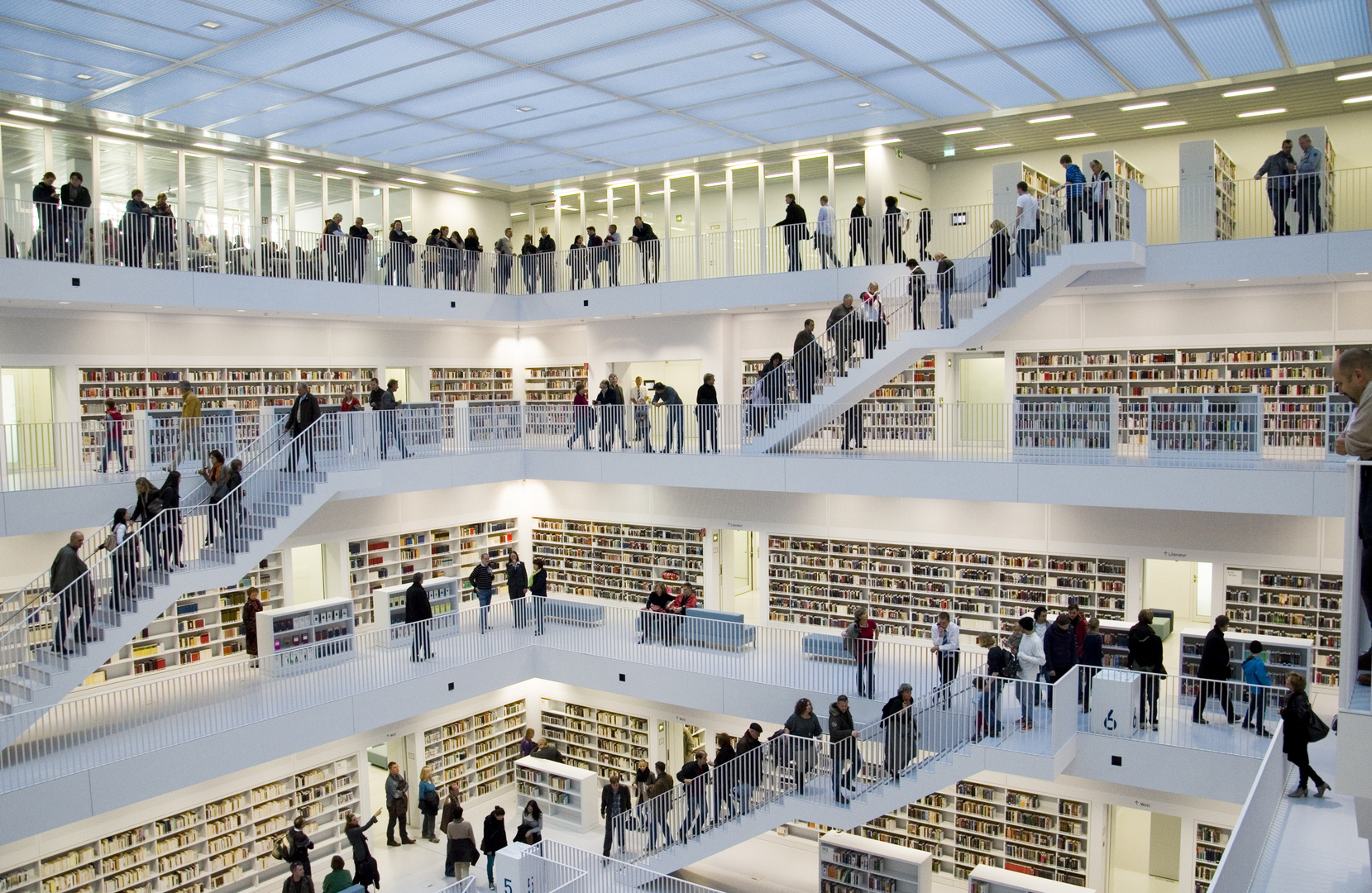 Eröffnung der Bibliothek in Stuttgart