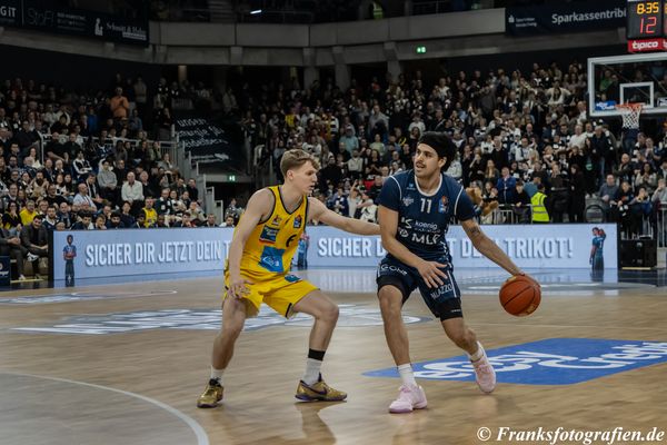 Erol Ersek beim Spiel der MLP Academics HD - EWE Baskets Oldenburg