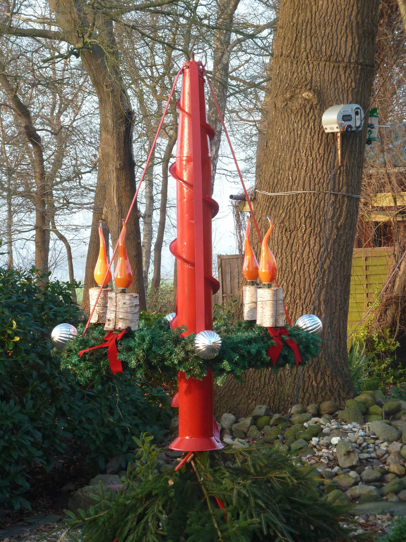 Erst eins, dann zwei, dann drei, dann vier. Dann steht das Christkind vor der Tür.