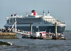 Erstanlauf eines Cunard Schiffes 2004