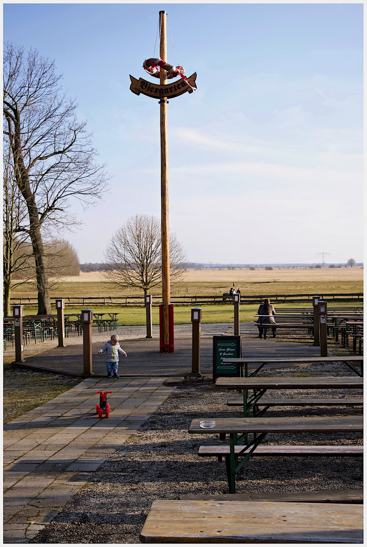 erste Gehversuche  im Biergarten