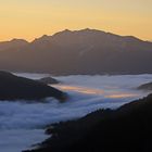 Erste Lichtstrahlen auf den Wolken